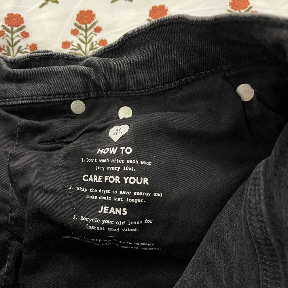 Madewell size 30 black denim. Frayed hem. High waisted - Picture 5 of 7